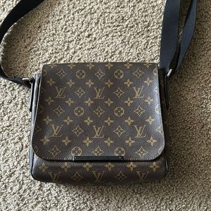 Louis Vuitton men’s messenger bag